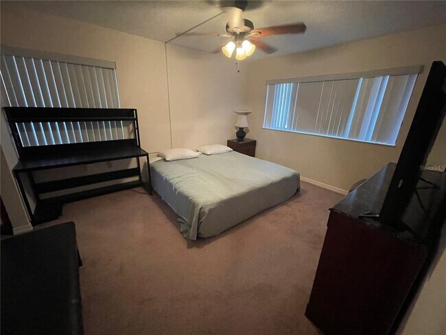 Building Photo - 1162 Carmel Cir