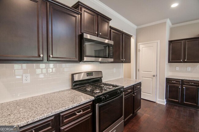 Building Photo - 2006 Wheylon CT