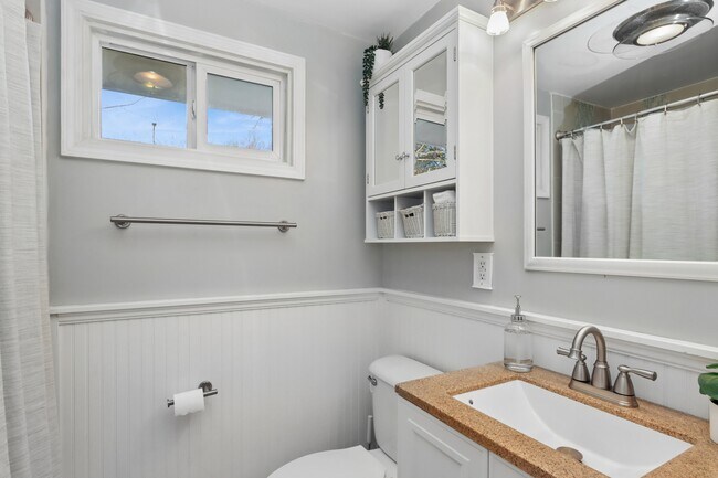 Building Photo - 7329 Ash St