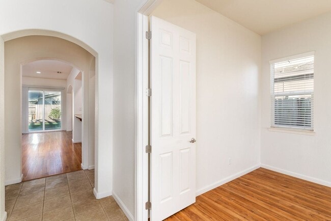 Building Photo - 3350 W Stewart Ave