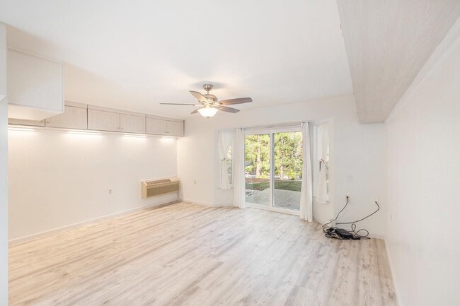 Building Photo - 1501 Skycrest Dr