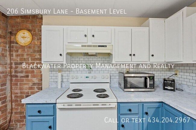 Building Photo - 206 Simsbury Ln