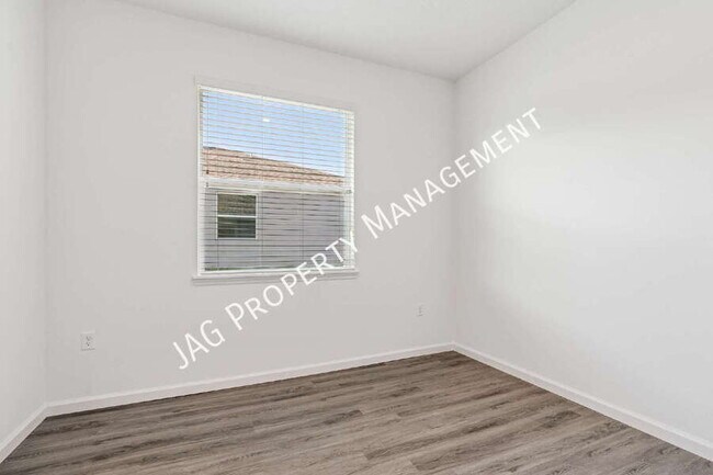 Building Photo - 2601 Hagoplan Ave SW