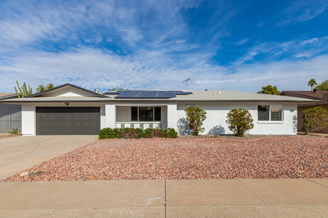 Building Photo - 9830 W Evergreen Dr
