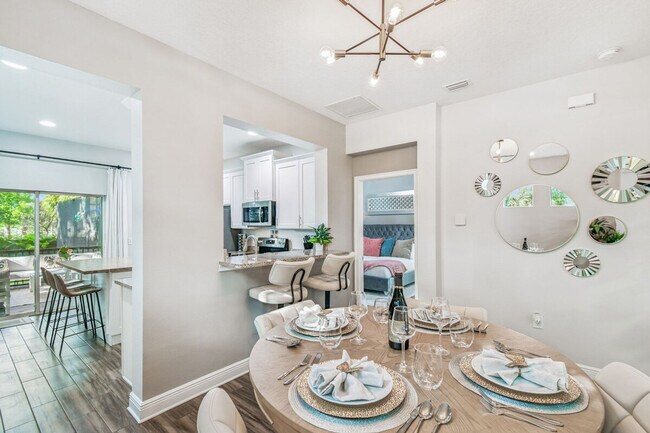 Building Photo - 109 W Hollywood St