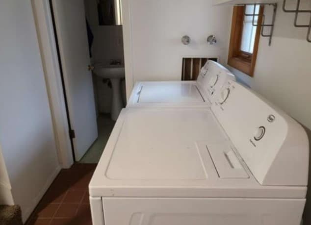 Building Photo - 215 E Prospect Rd