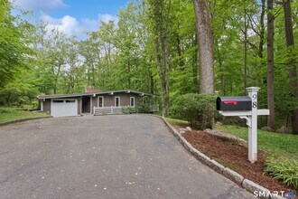 Building Photo - 98 East Ln