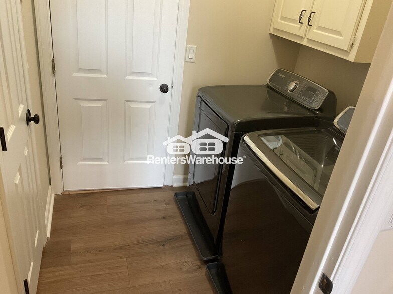 Building Photo - 215 Blue Spruce Cir