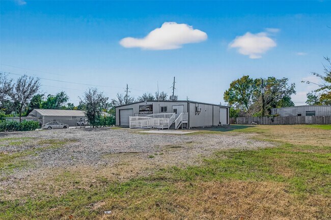 Building Photo - 6203 Gessner Rd