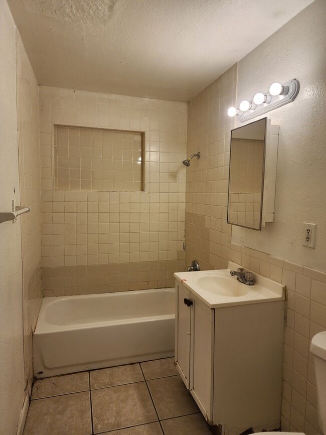 Building Photo - 3 Bedroom in Phoenix!