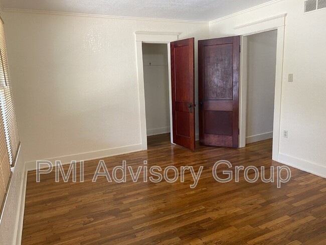 Building Photo - 908 SW 12th St