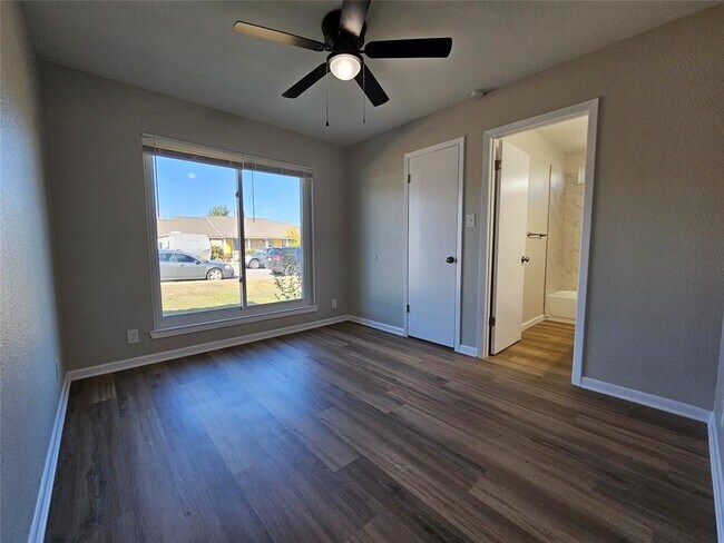 Building Photo - 1418 Hyridge Cir