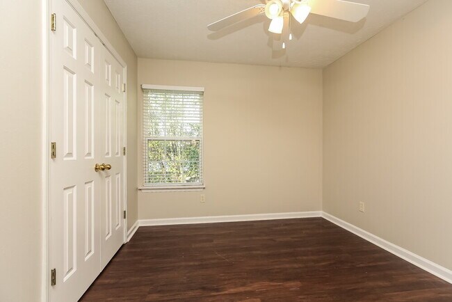 Building Photo - 5400 Sunnyvale Dr