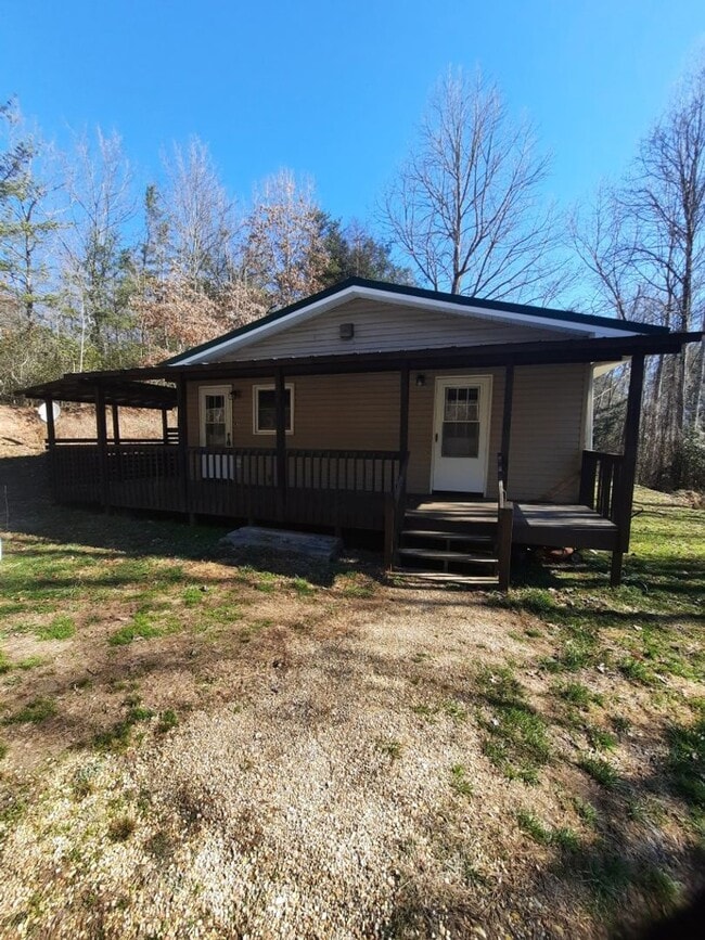 Building Photo - $1,700 - 2 Bedroom, 1.5 Bathroom Unfurnished House with Bonus Room in Sylva, Very Close to WCU