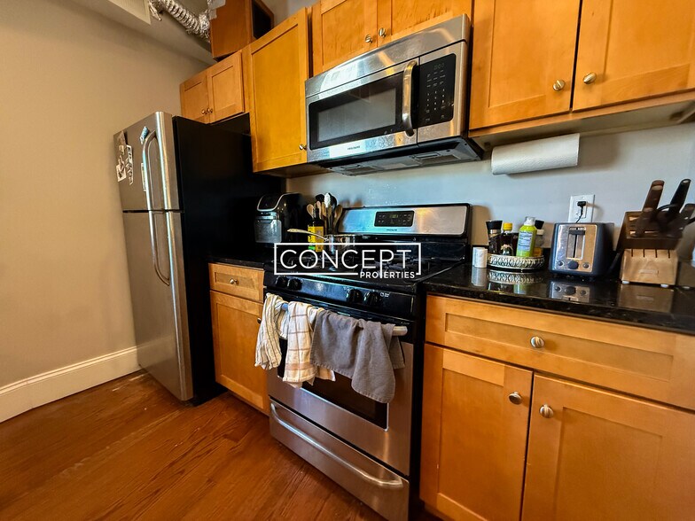 Building Photo - 344 Centre St