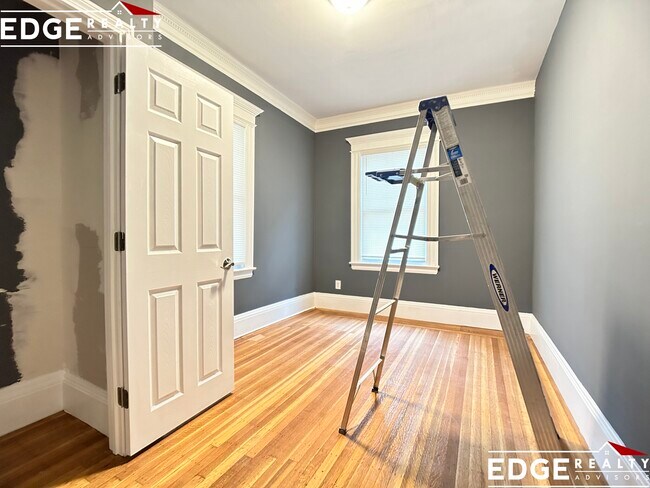 Building Photo - 16 Leicester St