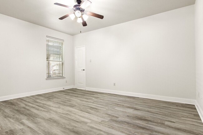 Building Photo - 3122 Rogers Ave