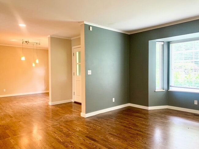 Building Photo - Madison Valley Home