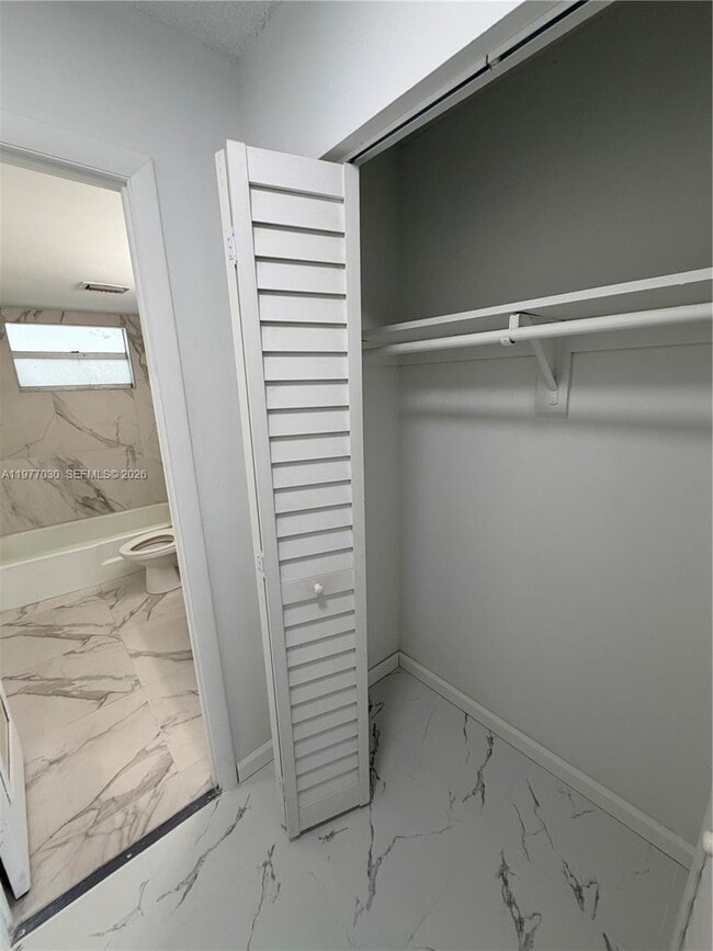 Building Photo - 36 Island Ave