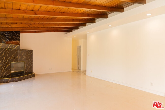 Building Photo - 5604 Valley Circle Blvd