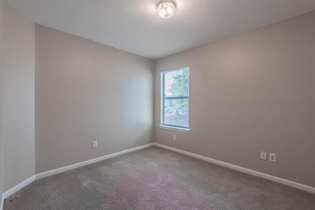 Building Photo - 10233 Azalea Village Dr