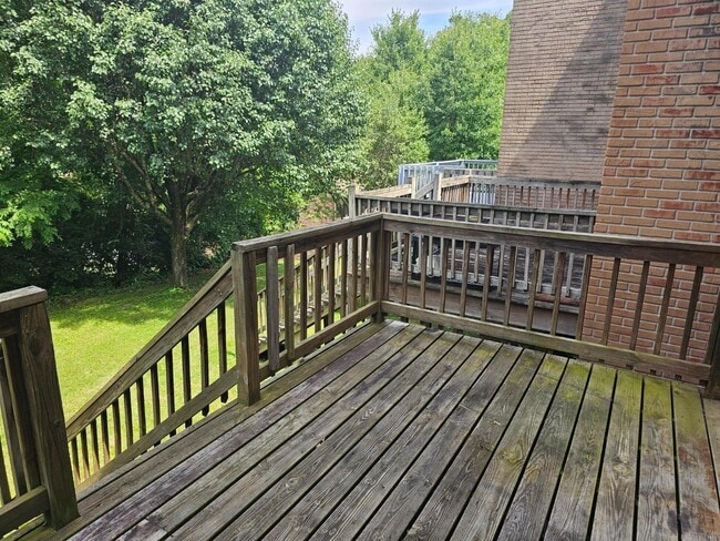 Building Photo - 321 Emerald Dr