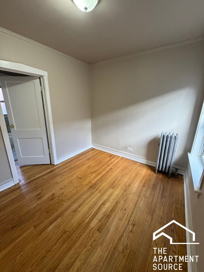 Building Photo - 4027 W Melrose St