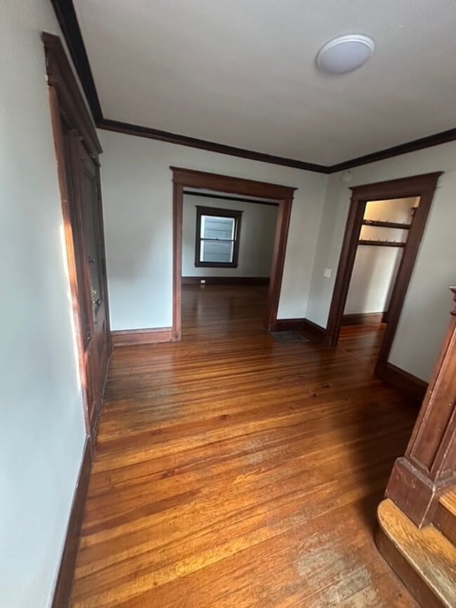 Building Photo - Spacious Single Family 4-Bedroom 1.5-Bath Home For Rent