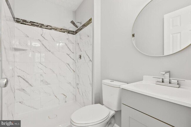 Building Photo - 7802 Shallowbrook Ct
