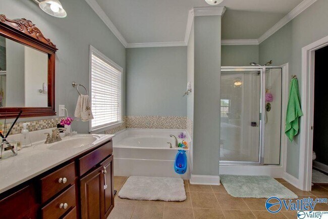 Building Photo - 705 Tide Creek Dr SW