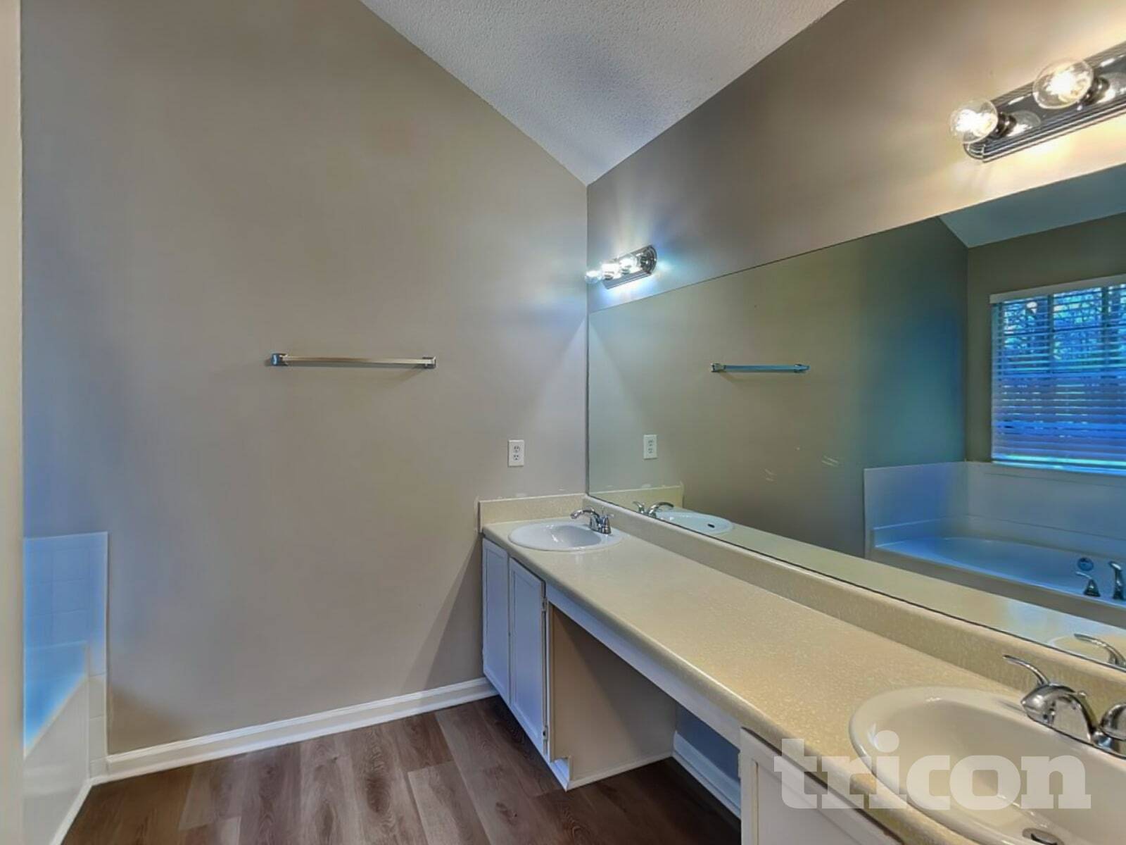 Building Photo - 2198 Colony Dr