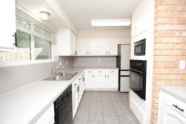 Building Photo - 12502 Aste Ln