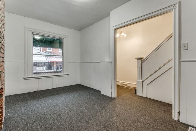 Building Photo - Updated 4 Bed, 2 Bath in Oakland - Close t...