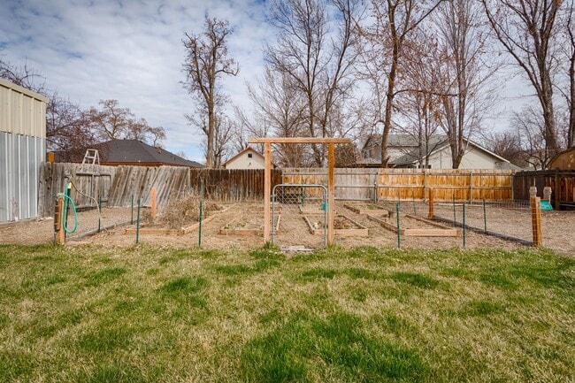 Building Photo - Large home with shop on over 1/2 acre.