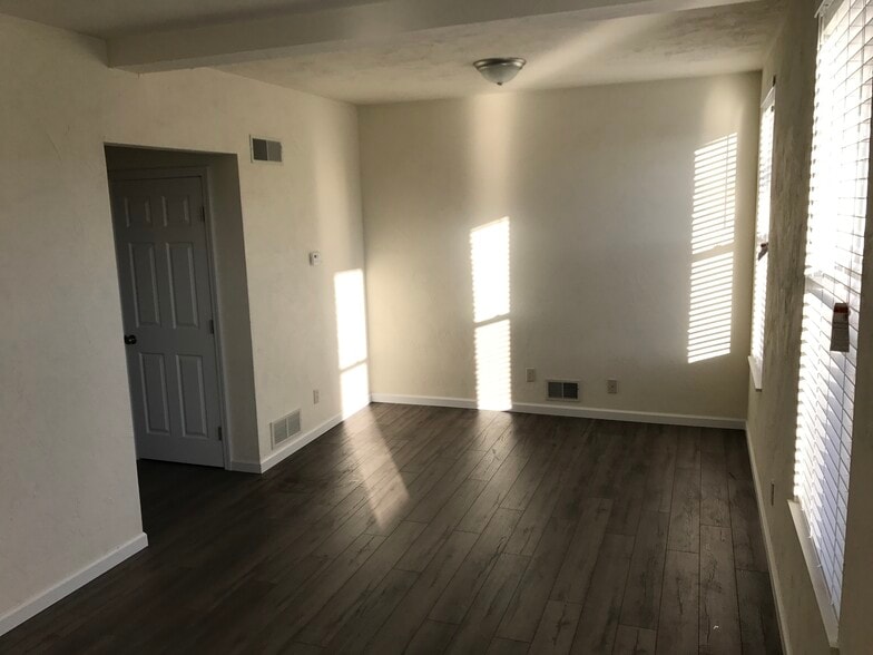 Building Photo - 507 6th St