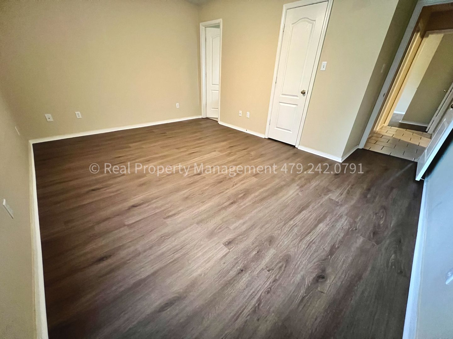 Building Photo - 207 H St