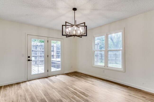 Building Photo - Completely renovated 4 bedroom, 3 bathroom...