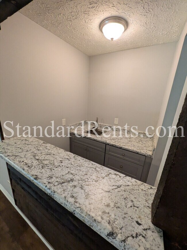 Building Photo - 8121 Winewood Way