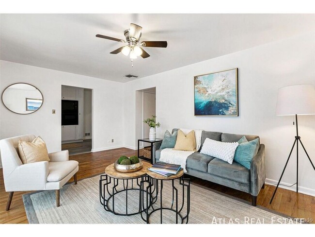 Primary Photo - 960 W 70th Pl