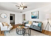 Building Photo - 960 W 70th Pl