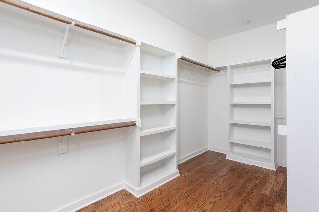 Building Photo - Modern Beauty In Charming Neighborhood!