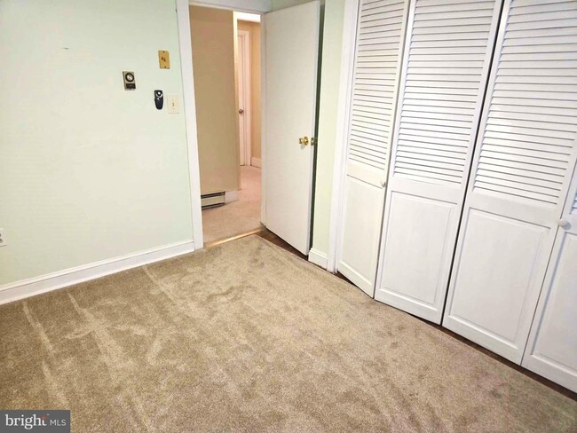 Building Photo - 6049 Parkers Creek Dr