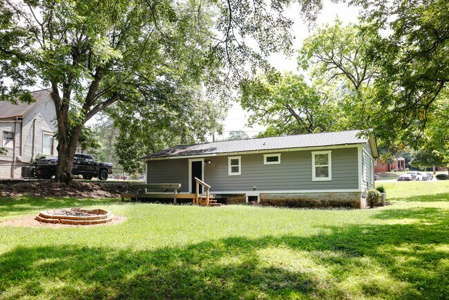 Building Photo - 175 Herman St