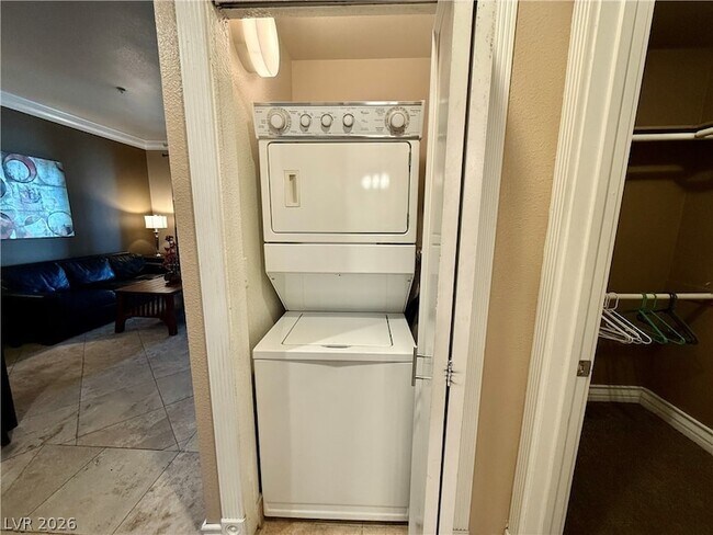 Building Photo - 210 E Flamingo Rd