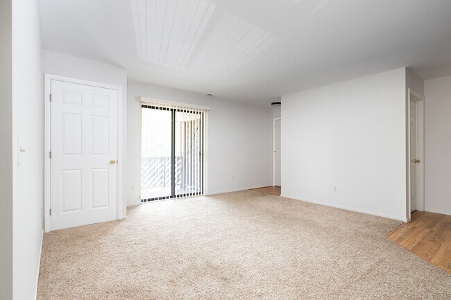 Building Photo - 16446 Clarkson Dr