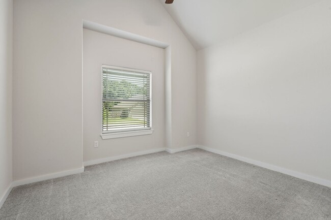 Building Photo - Like new 4BR Farmington home! LOADED with ...