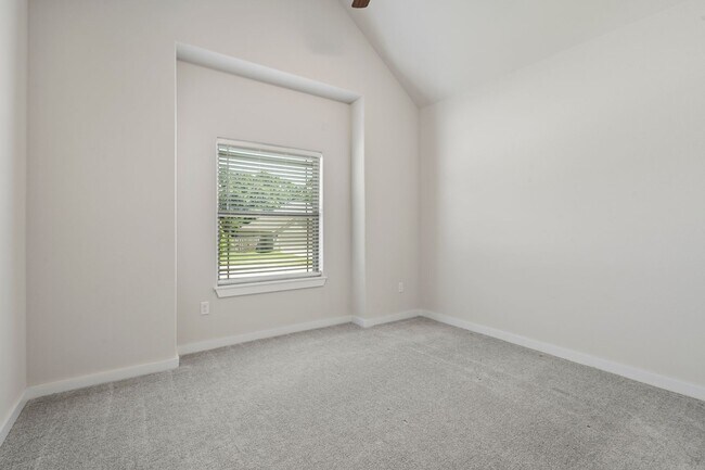 Building Photo - Like new 4BR Farmington home! LOADED with upgrades! Don't miss out!