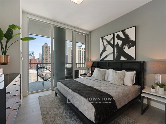 Building Photo - 1111 N Wells St