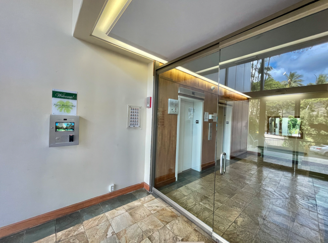 Building Photo - 6770 Hawaii Kai Dr