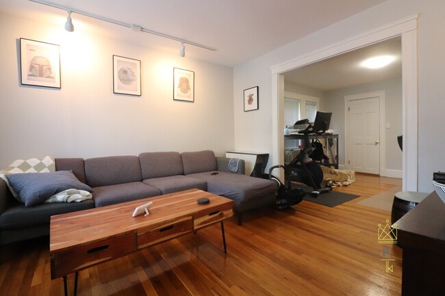 Primary Photo - 147 Dudley St